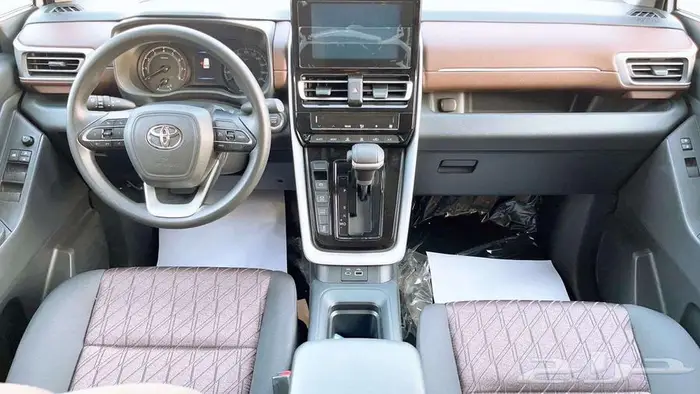 تويوتا انوفا GL 2.0 بنزين 2025 3