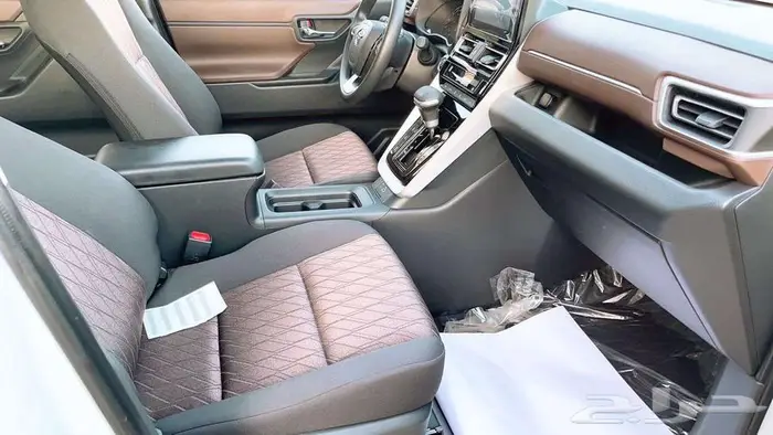 تويوتا انوفا GL 2.0 بنزين 2025 5