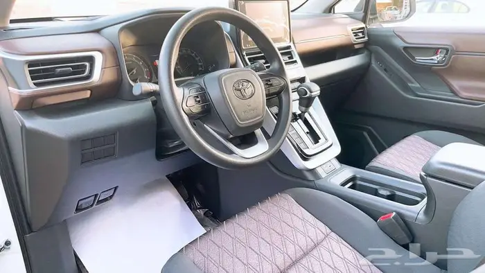 تويوتا انوفا GL 2.0 بنزين 2025 4