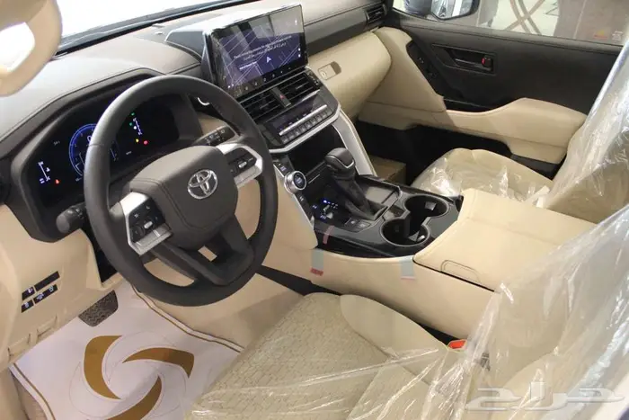 تويوتا لاندكروزر GXR L2 بنزين 2025 6