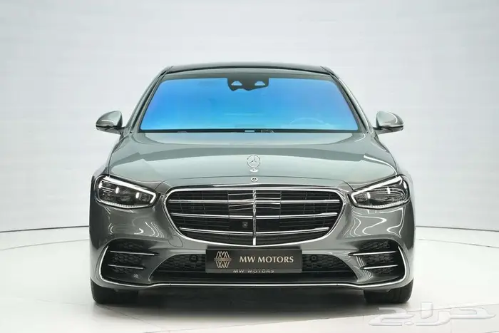 مرسيدس S 500 موديل 2025 أصفار خليجي رمادي فاتح أحمر 1
