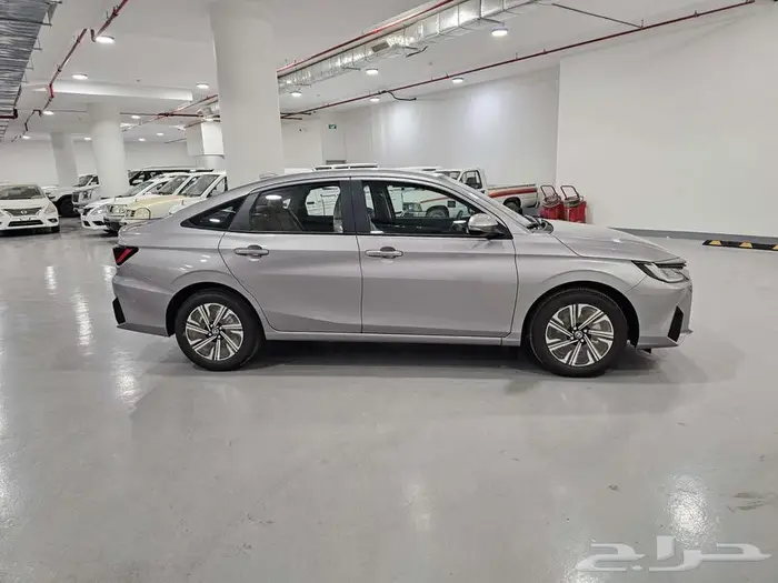 تويوتا يارس فل YX موديل 2026 3