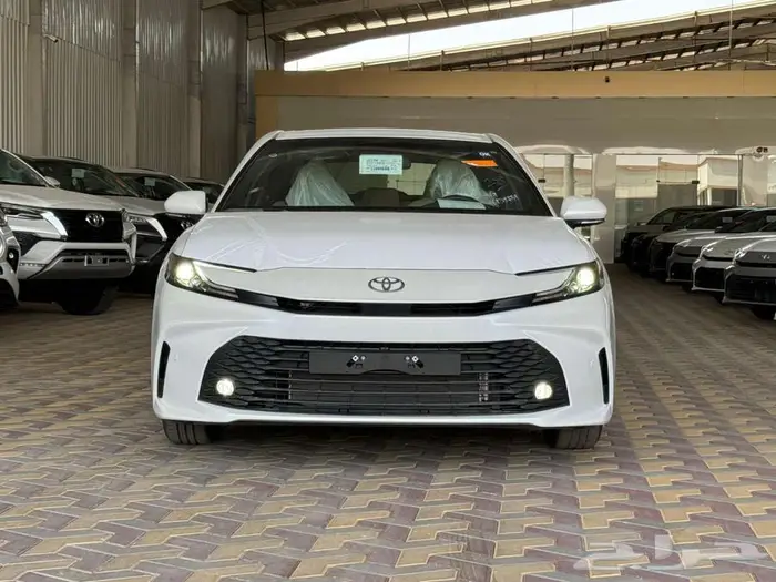 تويوتا كامري E بنزين 2025 البيع كاش واقساط 2