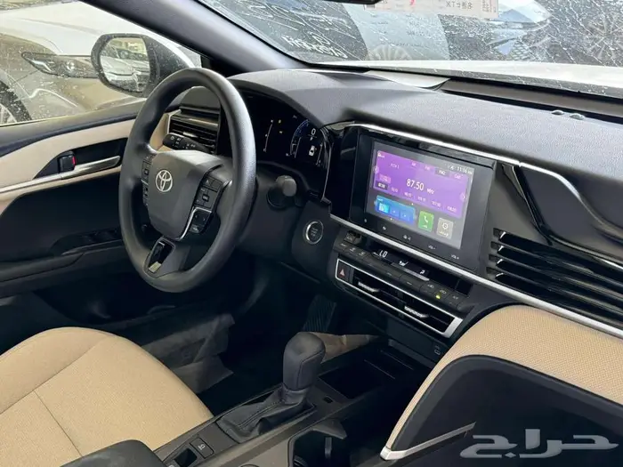 تويوتا كامري E بنزين 2025 البيع كاش واقساط 10