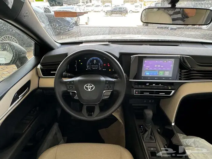 تويوتا كامري E بنزين 2025 البيع كاش واقساط 9