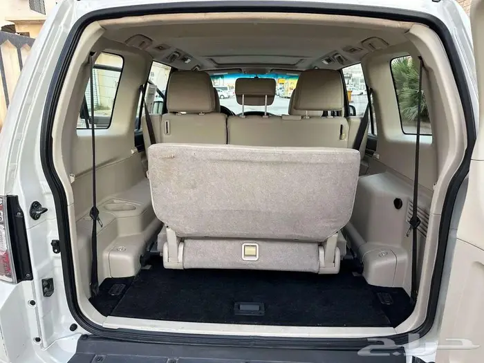 Mitsubishi Pajero GLS fully loaded w sunroof and 4x4 option 7