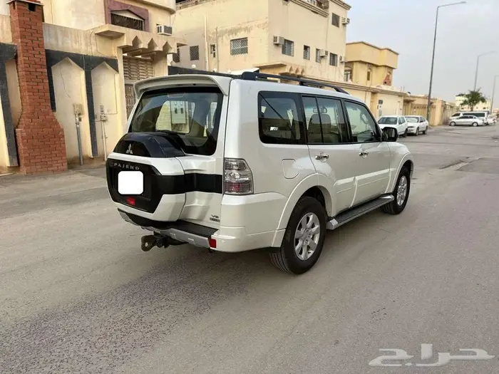 Mitsubishi Pajero GLS fully loaded w sunroof and 4x4 option 5