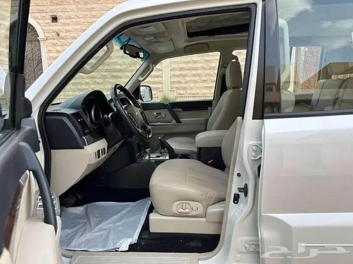 Mitsubishi Pajero GLS fully loaded w sunroof and 4x4 option 10