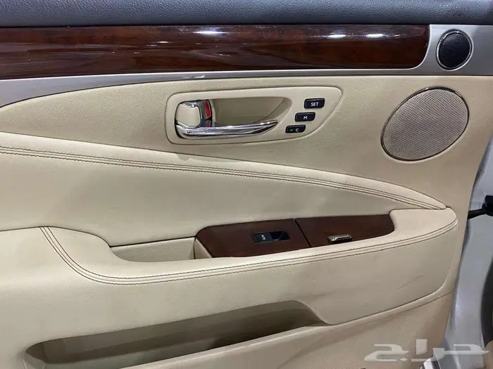 لكزس LS460 2015 36