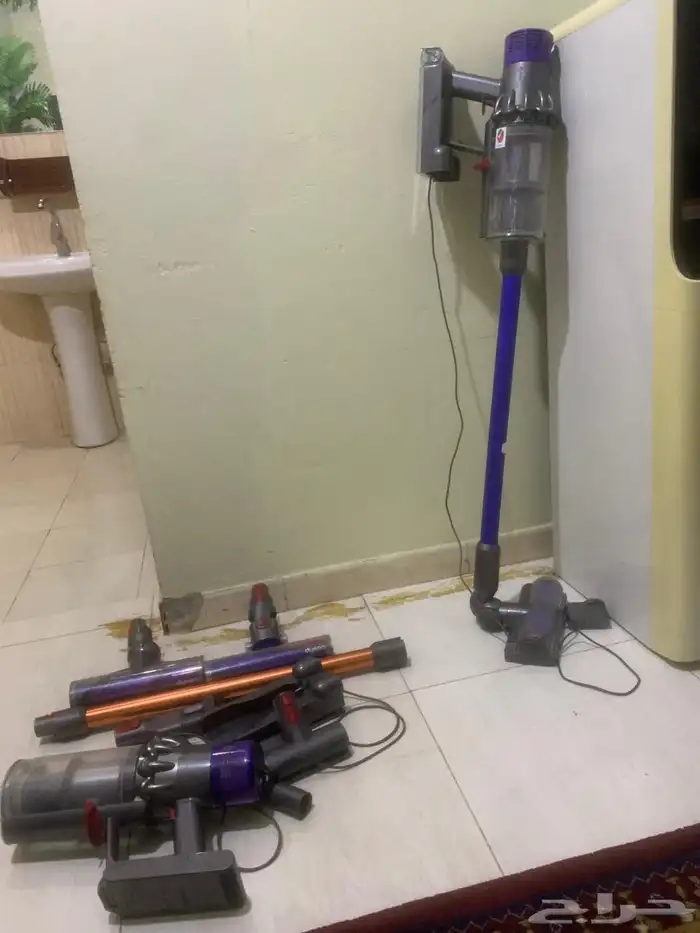 مكنسة دايسون لاسلكية نظيفةجدا ومكنسةذكية بكرتونهاممتازة 0