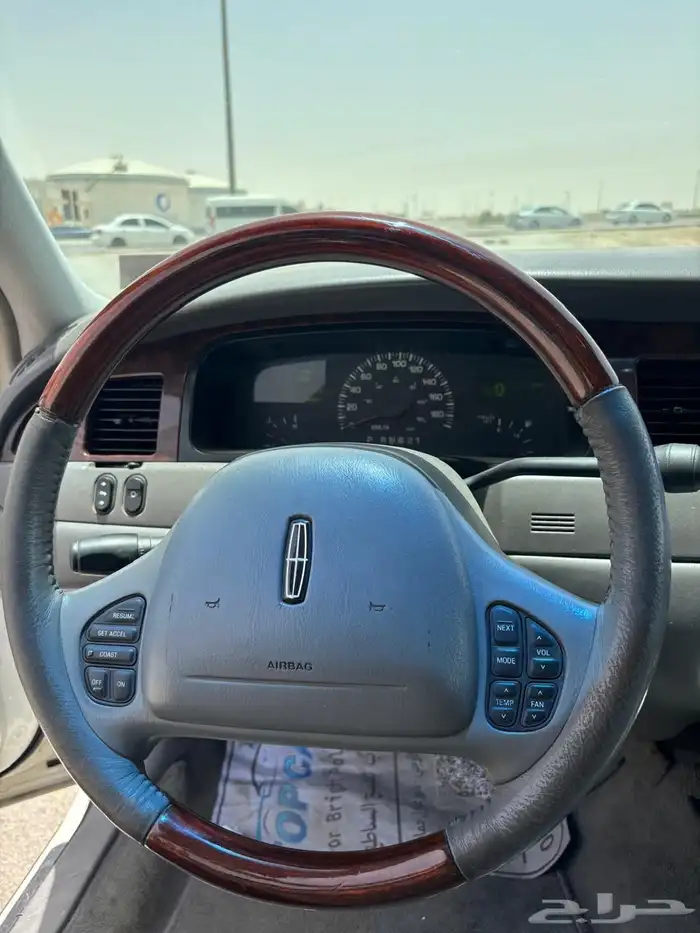 لنكن تاون كار سعودي موديل 2001 1