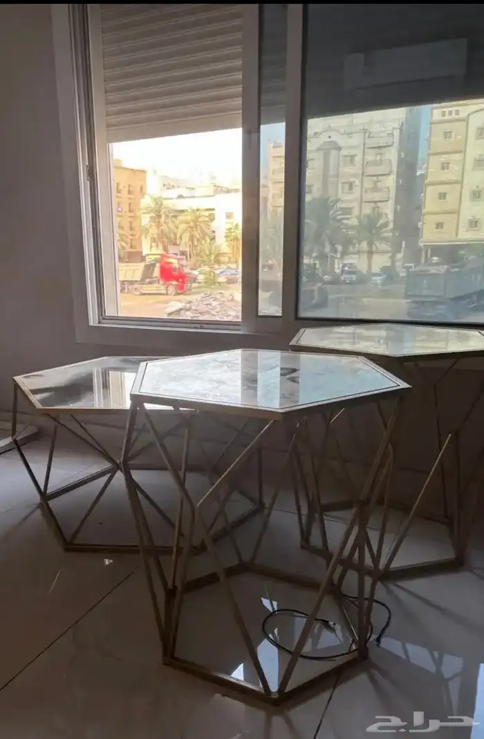 طاولات من هوم سنتر نظيفه جدا ولا فيها اي خدش نظيفه 5