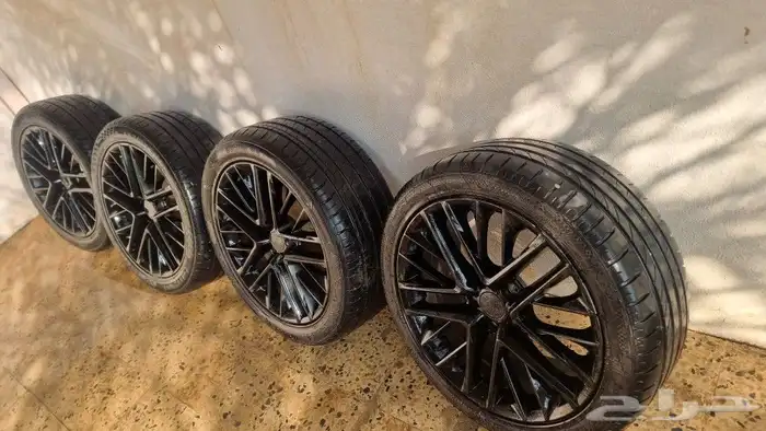 للبيع طقم جنوط بكفراتها مقاس 18 0