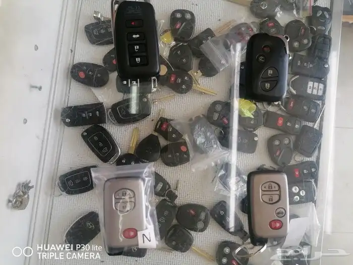 محل مفاتيح سيارات ريموتات فتح ابواب خشب 2