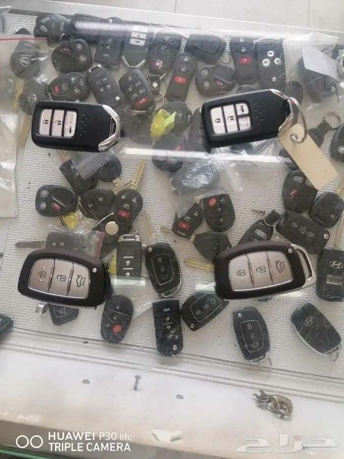 محل مفاتيح سيارات ريموتات فتح ابواب خشب 4
