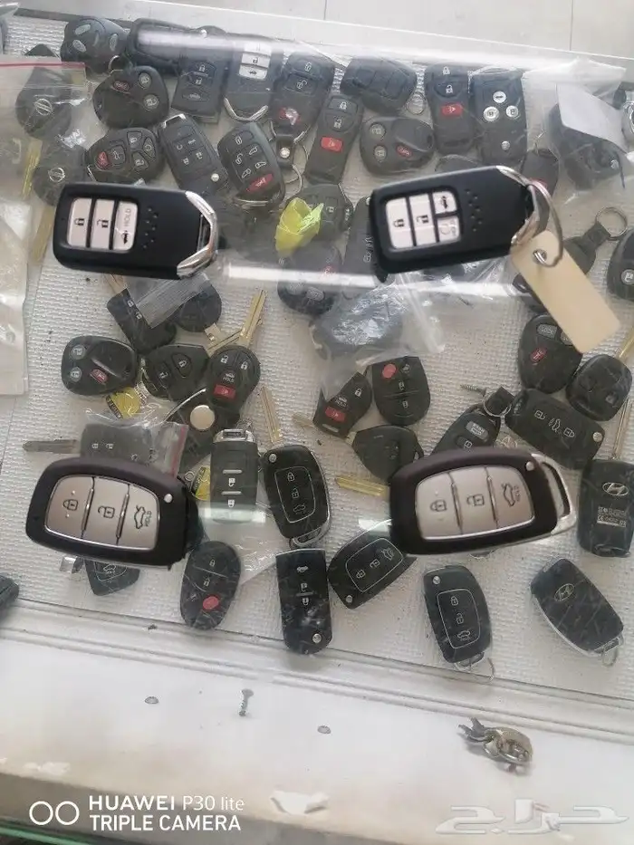 محل مفاتيح سيارات ريموتات فتح ابواب خشب 0