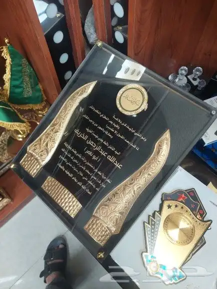 طباعة وتفصيل بكسات ودروع تذكرية من الاكرليك والجلد حسب الطلب 31