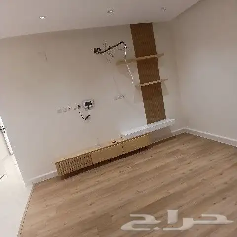 أرضيات الباركيه مع ارفف خشبيه 3