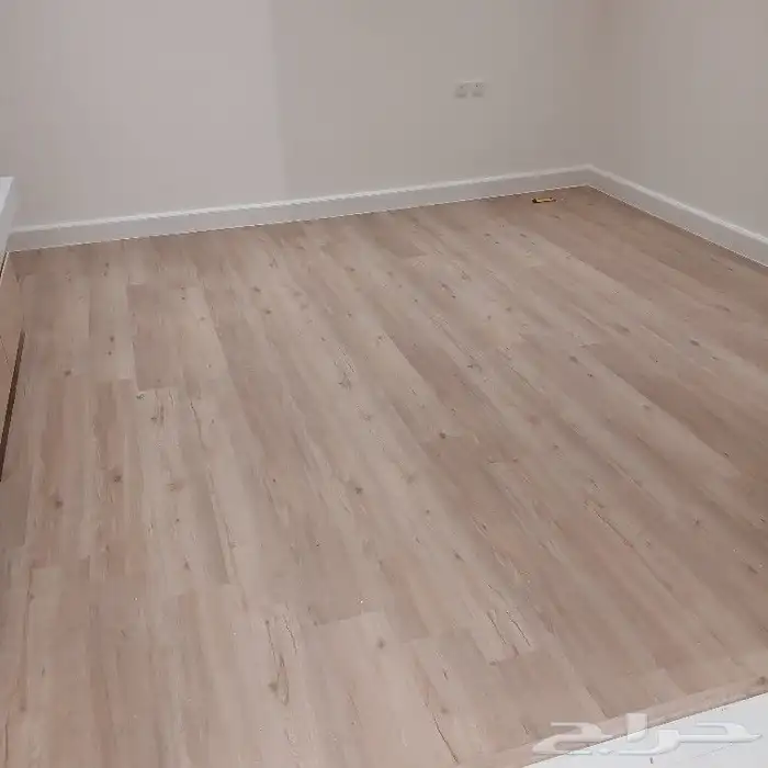 أرضيات الباركيه مع ارفف خشبيه 1