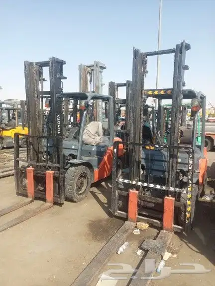 للإيجار رافعة شوكية فوركلفت وكرين للإيجار شهري يومي سنوي جدي 1