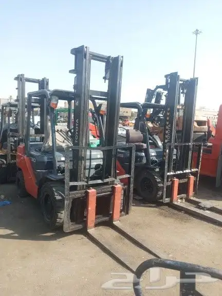 للإيجار رافعة شوكية فوركلفت وكرين للإيجار شهري يومي سنوي جدي 0