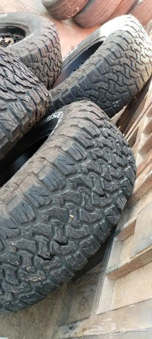كفرات حجري وجنوط بلاك رينو رانجلر مقاس315 70 17 4