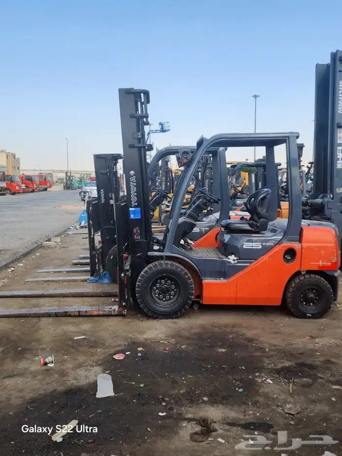 رافعة شوكية(فوركلفت )forklift للإيجار 1