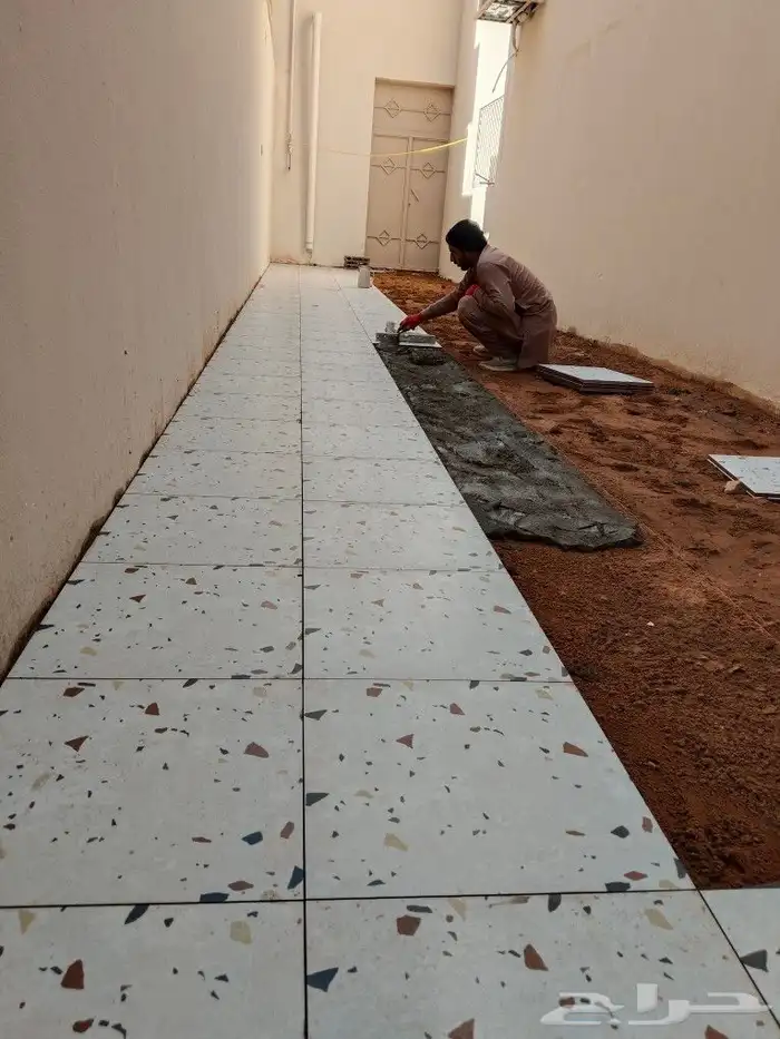 مبلط سيراميك وبورسلان 1