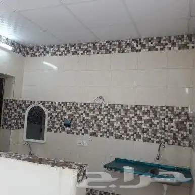 مستودعات غرف في بيش للإجار او للبيع 1