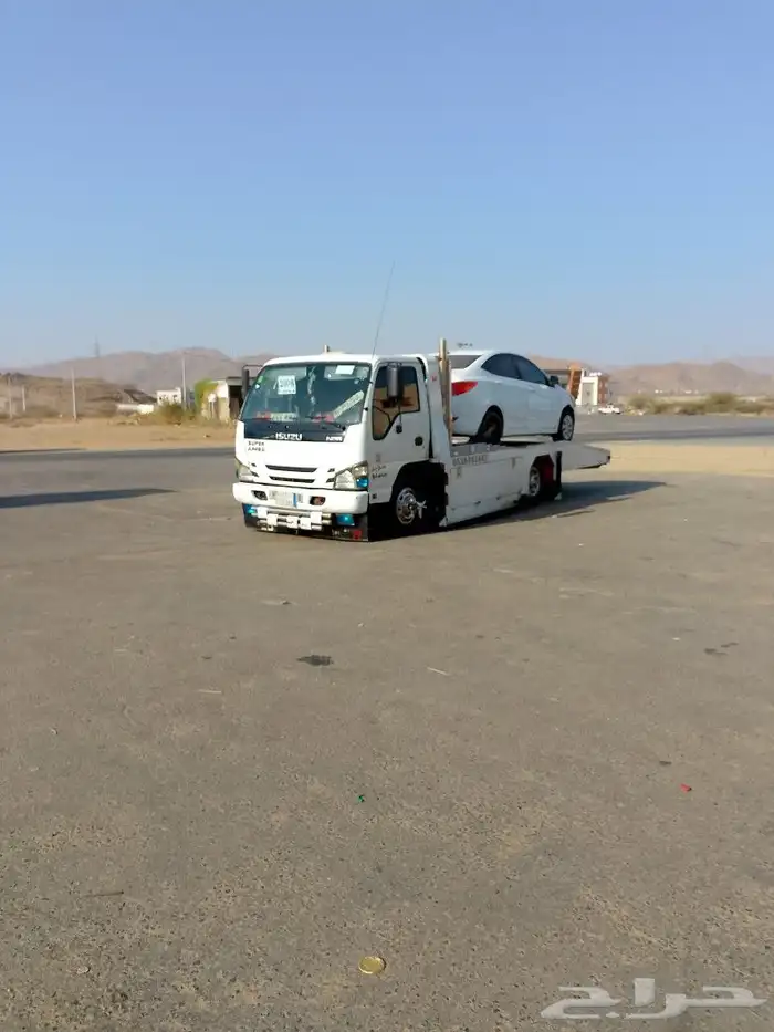 سطحه متواجد حاليا في جدة ومتجه الجنوب لنقل السيارات وغيرها 2