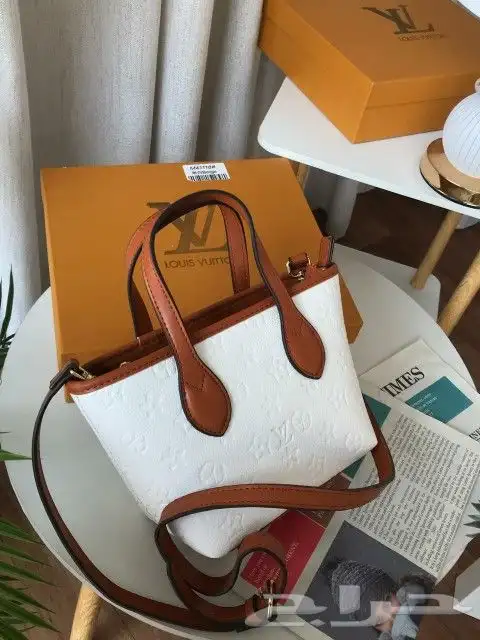 جمله وقطاعي شنط وشوزات نسائية 2