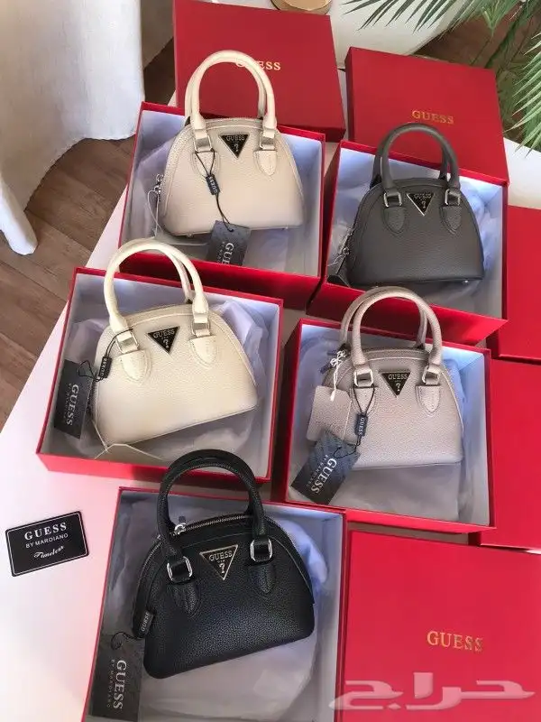 جمله وقطاعي شنط وشوزات نسائية 9