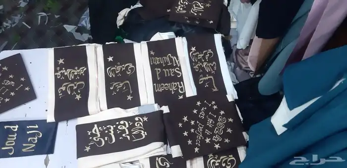 عبايات تخرج ارواب تخرج وشاح قبعه بروشات تخرج تطريز حسب طلبك 23