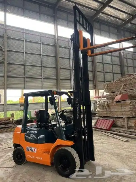 روافع شوكيه وكرينات وببكات وجميع انواع المعدات للايجار 0