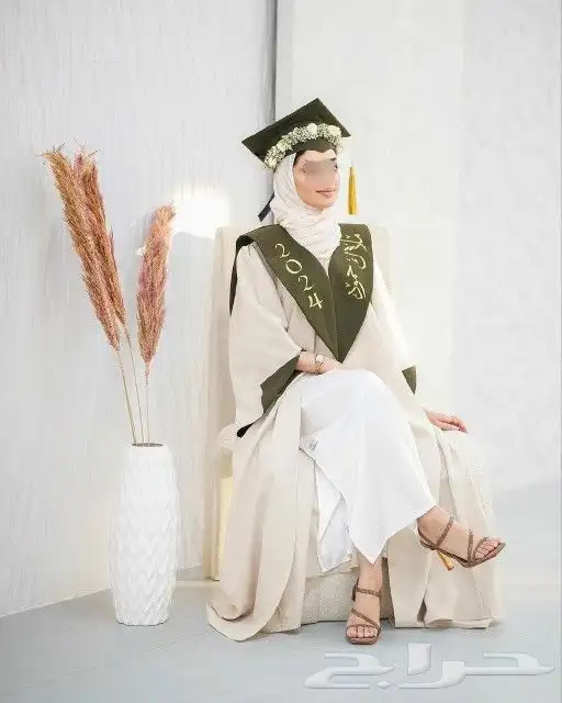 عبايات تخرج ارواب تخرج وشاح قبعه بروشات تخرج تطريز حسب طلبك 20