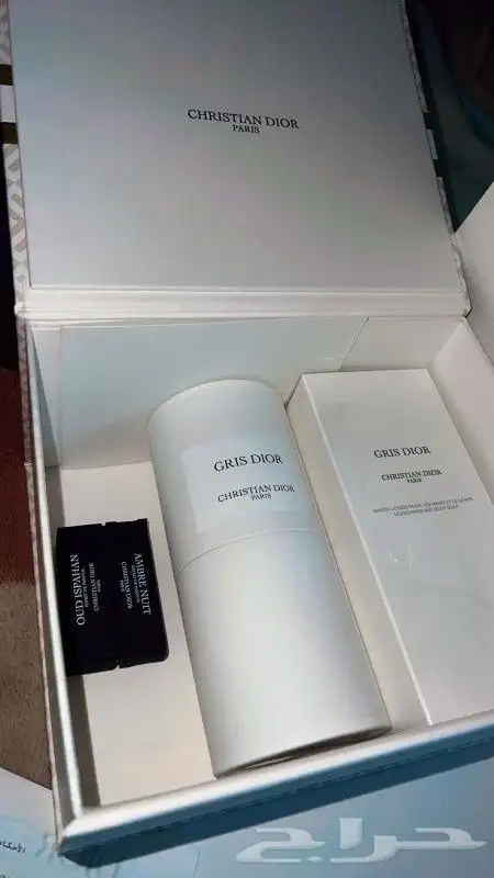 عطر وصابون ديور جديد لم يستعمل بسعر 1500 مع هداياه وملحقاته 0