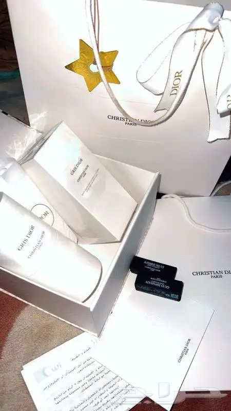 عطر وصابون ديور جديد لم يستعمل بسعر 1500 مع هداياه وملحقاته 4