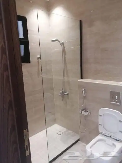 زجاج. أبواب. شاور. دايش دوره مياه شاور 1