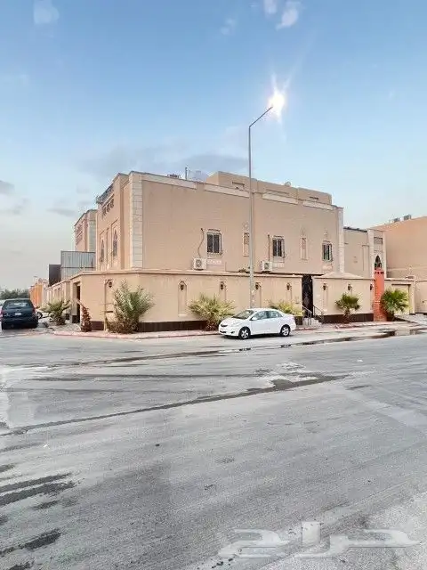 للبيع فيلا مساحة 387م حي إشبيلية 5