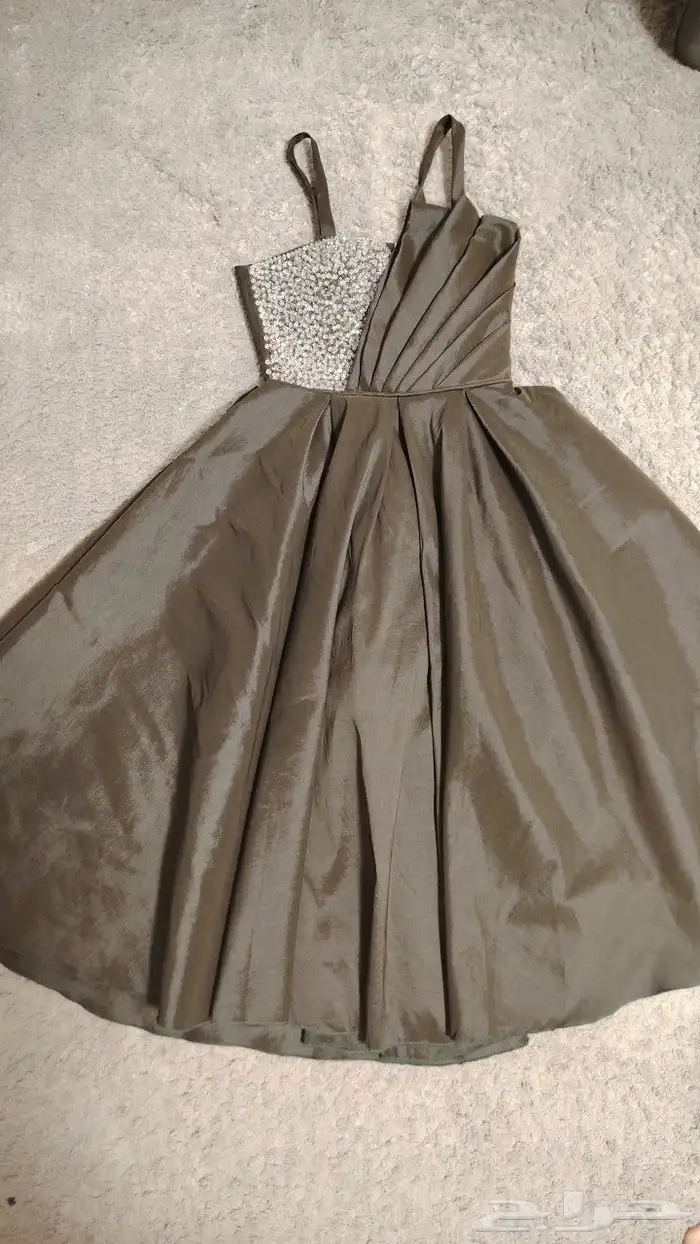 فستان جديد بحاله ممتاازه لبس مره واحده فقط اللون زيتي مقاسS 0