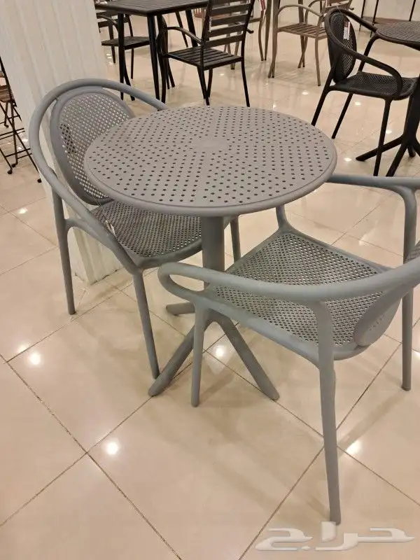 طاولات كافيهات ومطاعم 21