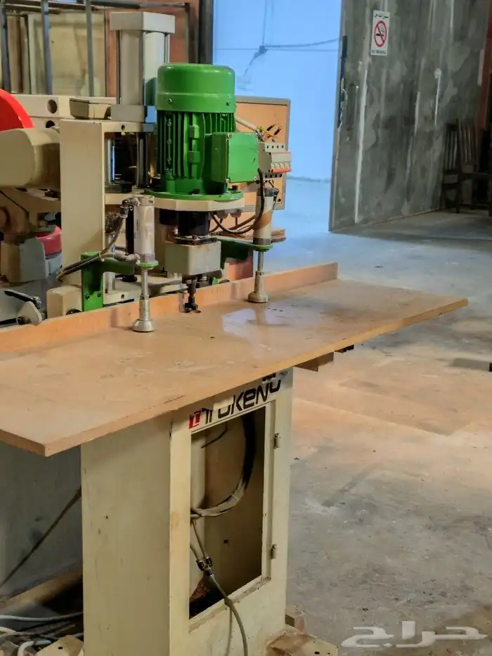 للبيع مكاين خشب و المنيوم و تنجيد 26