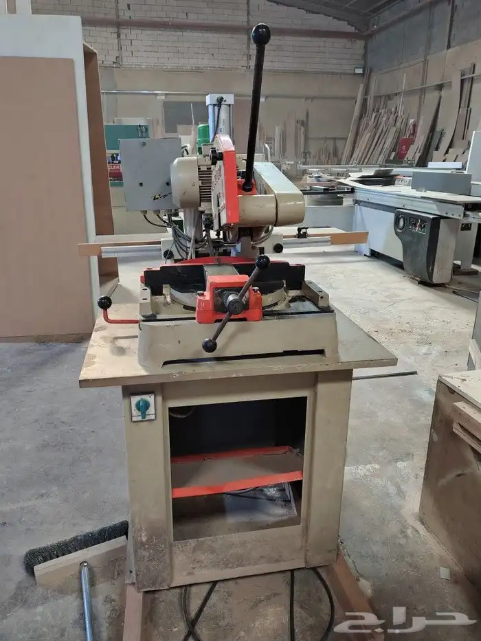 للبيع مكاين خشب و المنيوم و تنجيد 2