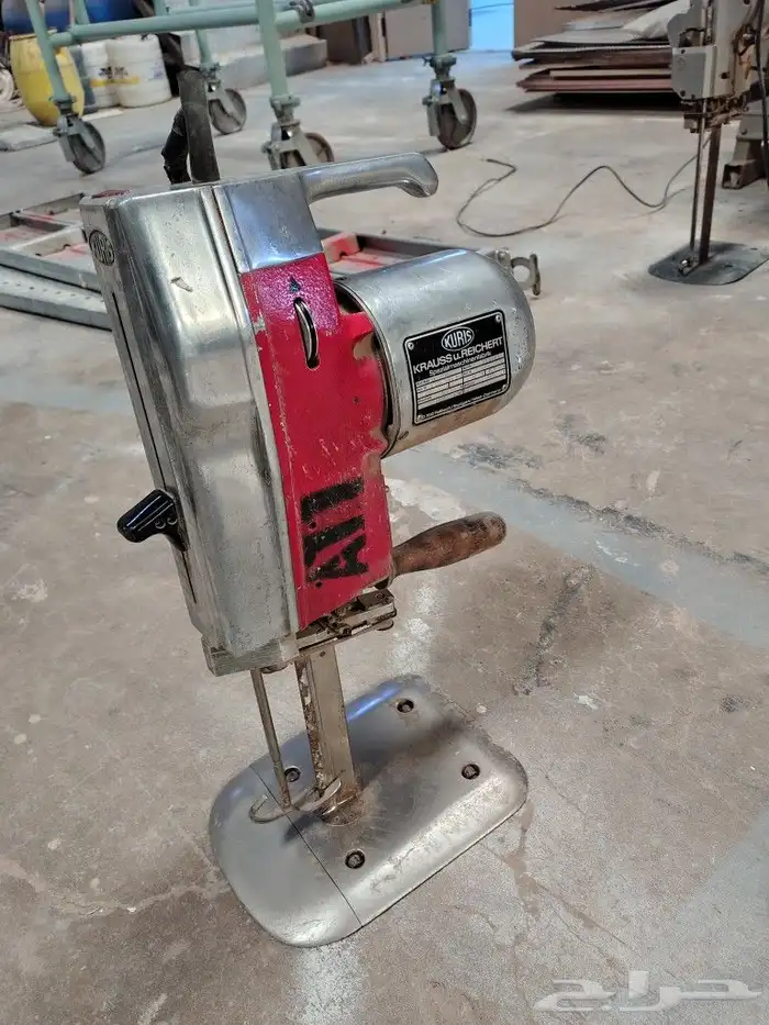 للبيع مكاين خشب و المنيوم و تنجيد 38