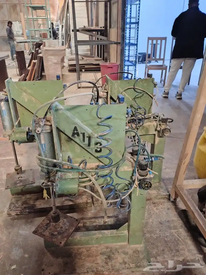 للبيع مكاين خشب و المنيوم و تنجيد 32