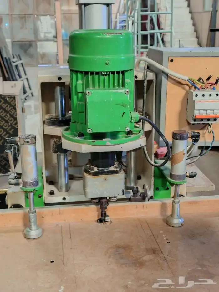 للبيع مكاين خشب و المنيوم و تنجيد 28