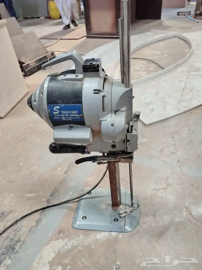 للبيع مكاين خشب و المنيوم و تنجيد 40