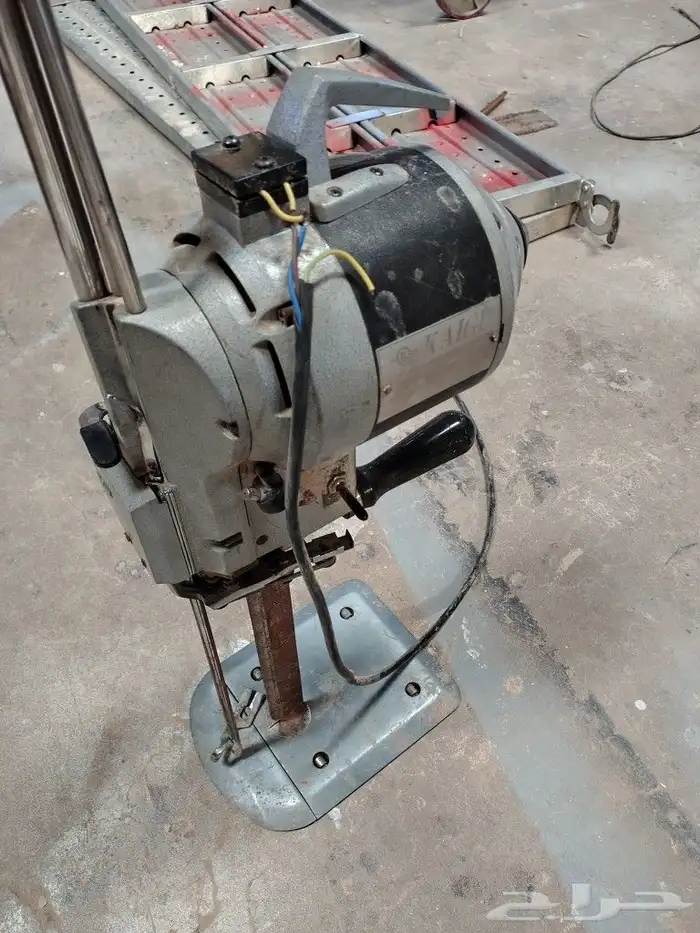 للبيع مكاين خشب و المنيوم و تنجيد 39