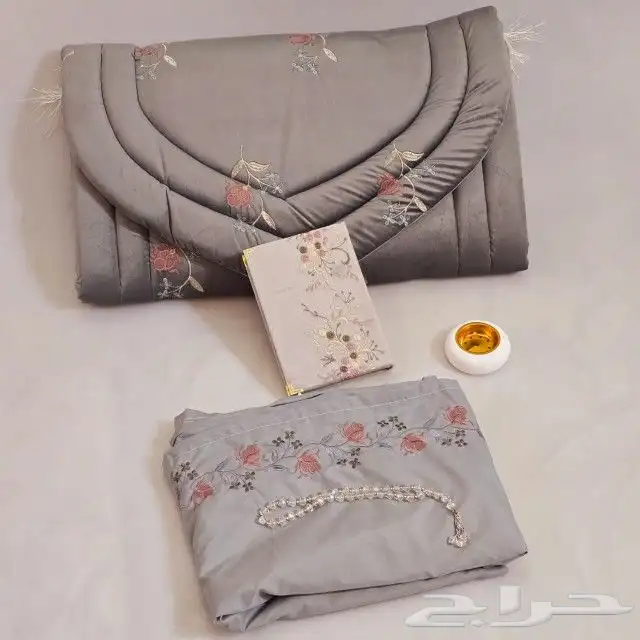 اطقم صلاة نسائيه مع هدايا شامل التوصيل والشحن 21