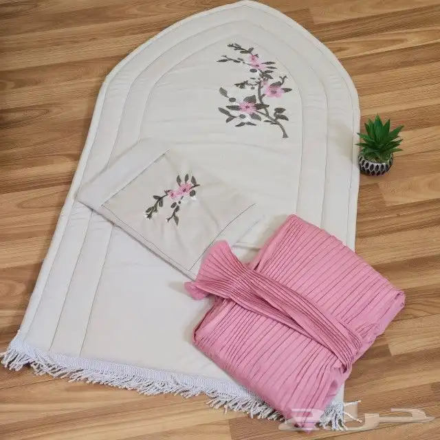 اطقم صلاة نسائيه مع هدايا شامل التوصيل والشحن 17